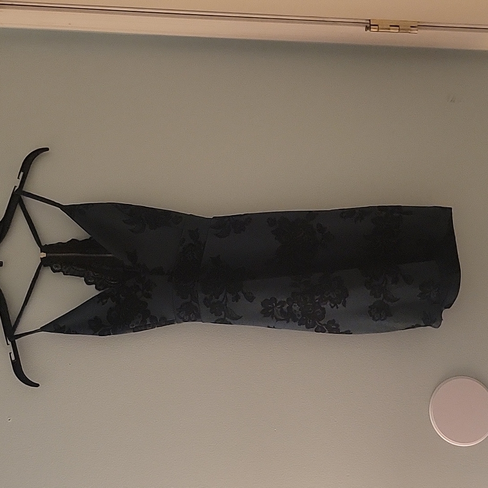 Dress - Picture 3 of 3